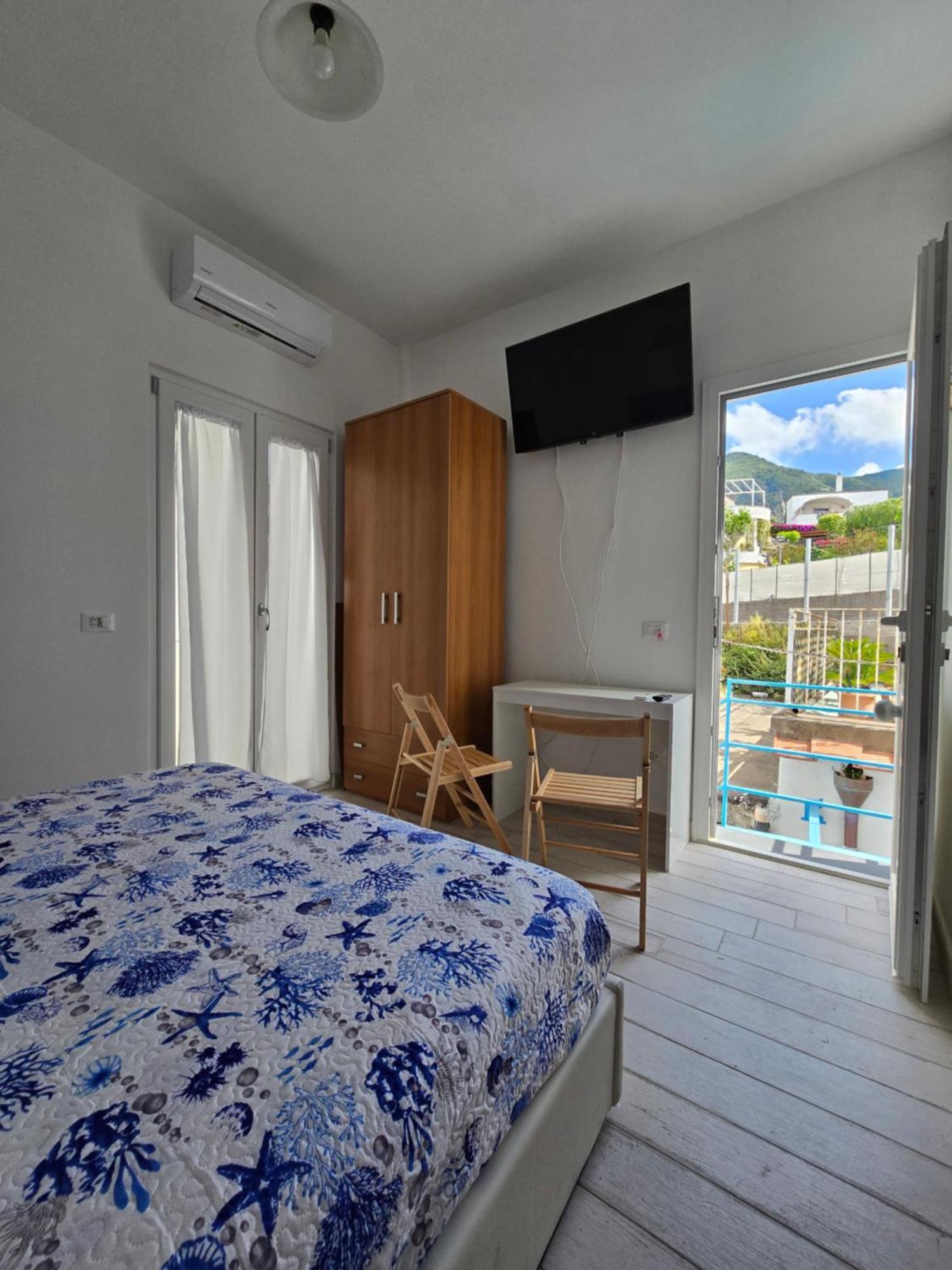 Вилла La Casa Di Giuliana Primo Piano Con Balcone Искья Экстерьер фото