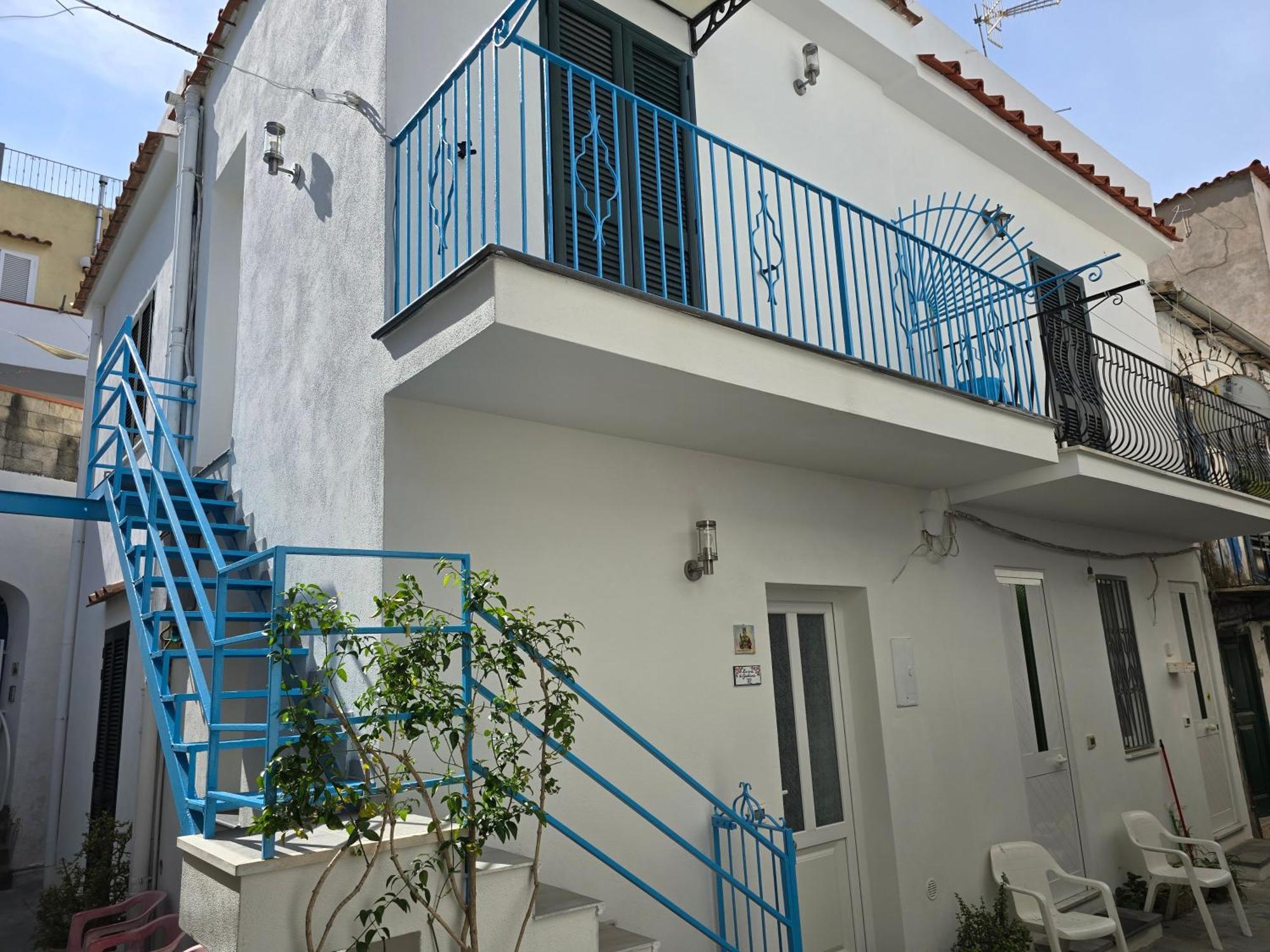 Вилла La Casa Di Giuliana Primo Piano Con Balcone Искья Экстерьер фото