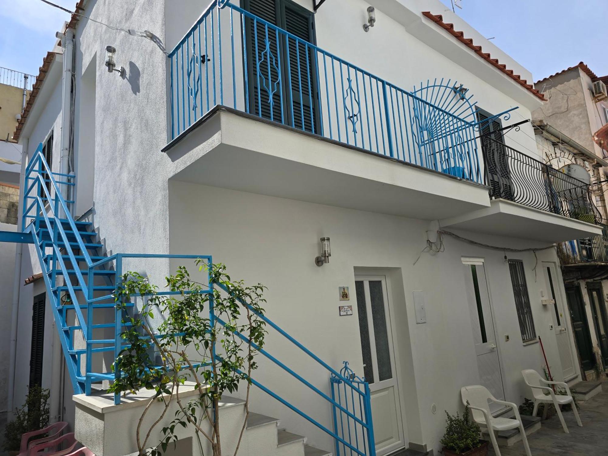 Вилла La Casa Di Giuliana Primo Piano Con Balcone Искья Экстерьер фото